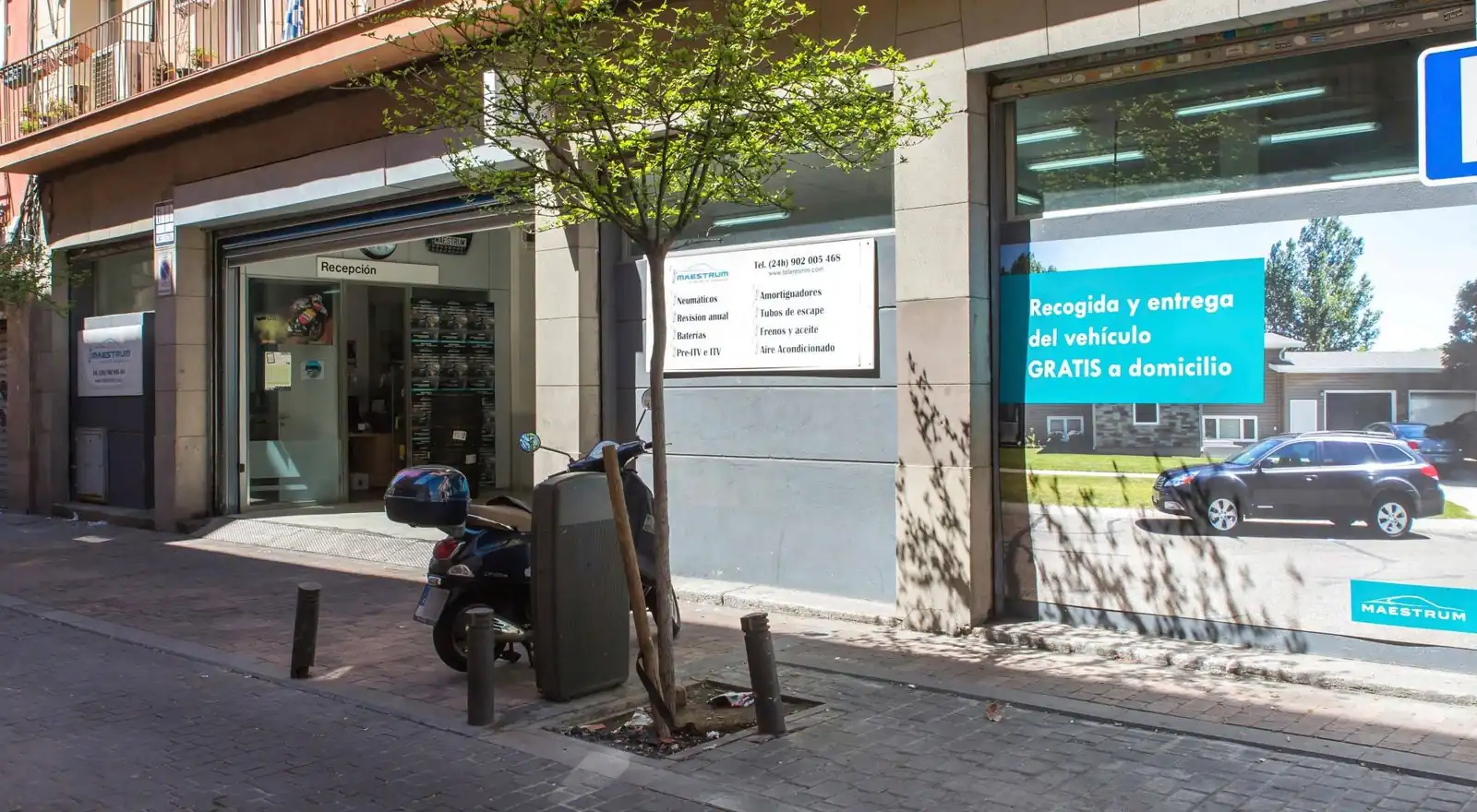 Fachada y entrada de Talleres Maestrum Cuatro Caminos